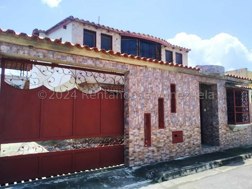 Townhouse En Turmero Hermoso Frente De Piedras Decorativas, Amplia Sala Comedor 24-28979 Irrr