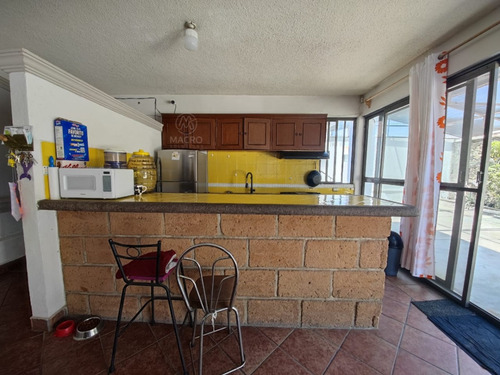 Casa En Venta En Fracc. Valle Del Sol De Dos Niveles Con Jardín.