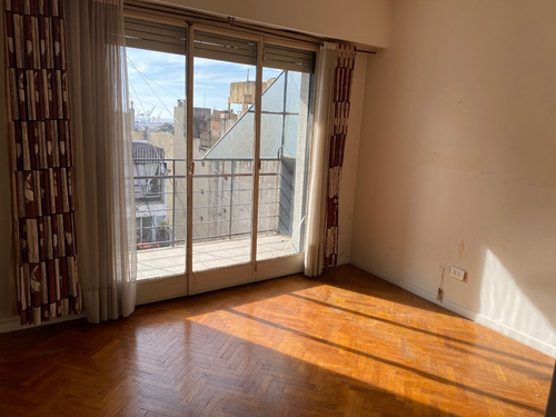 Imagen 8 de 17 de Departamento 3 Ambientes En Recoleta - Lleno De Luz Y Sol Con Cochera - A Reciclar!