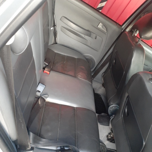 Imagen 16 de 21 de Volkswagen Suran 2010 1.9 Sdi Highline Cuero 90e