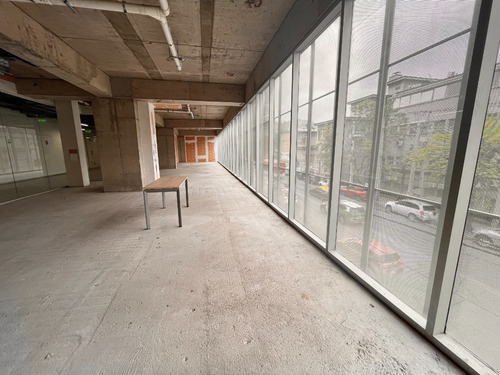 Planta Libre En Nuevo Strip Center, Metro Hospitales