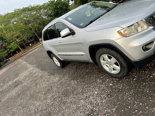 Jeep Grand Cherokee Laredo V6 4x2 At