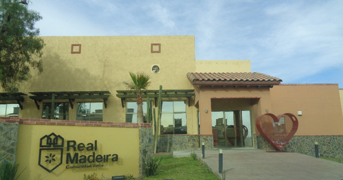 Casa Sola, Amplia ,en Renta, De 2 Niveles,de 2 Recamaras, 2 1/2 Baños, 2 Estacionamientos, Terraza Con Pérgola, Amenidades, Fraccionamiento Real Madeira Fase Iv, Pachuca De Soto, Hidalgo