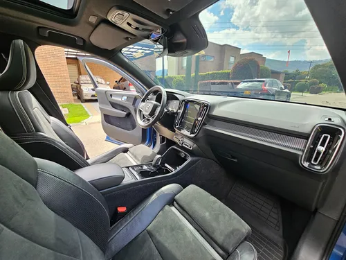 Volvo XC40 2.0 T4 R-Design