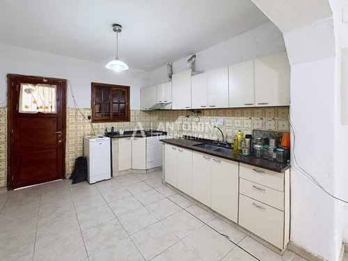 Local, Casa Y Departamento En Venta Sobre Av. Bv. Los Granaderos