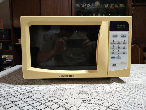 Mícroondas Electrolux.