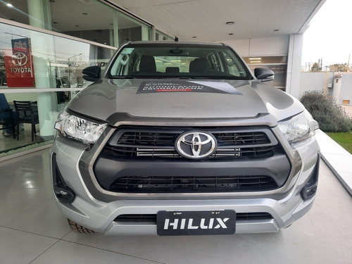 Imagen 2 de 8 de Toyota Hilux 2022 2.8 Cd Srv 177cv 4x4 At