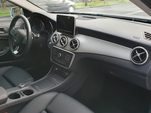 Imagen 9 de 15 de Mercedes Benz Gla 200 2017 Cgi Sport 1.6t Factura De Agencia