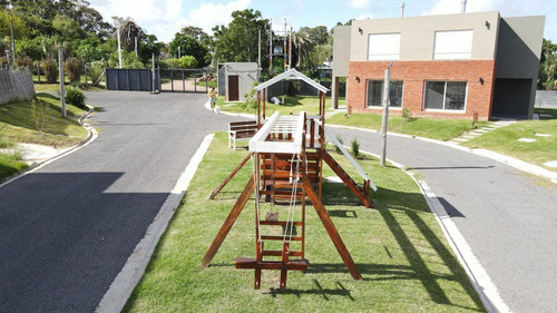 Alquiler De Casa Jardín A Estrenar En San José De Carrasco 3 Dorm 3 Baños A Estrenar - Unidad 17