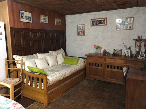 Casa Muy Bien Tenida / Cerro 18 Sur