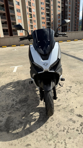 Victory Black 2024 - Como Nueva