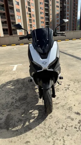 Victory Black 2024 - Como Nueva
