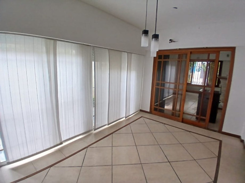 Departamento Tipo Casa En Venta Condicionada En Lanus Este
