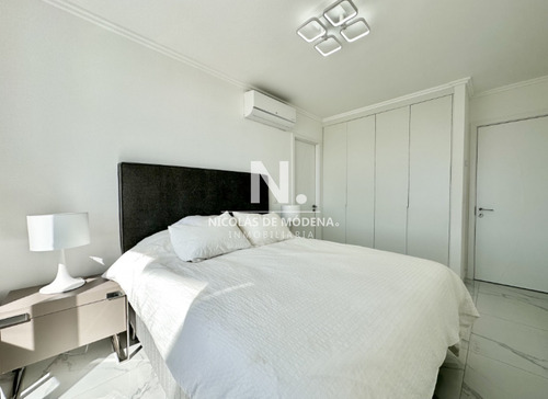 Apartamento En Mansa - Punta Del Este En Venta De 2 Dormitorios.