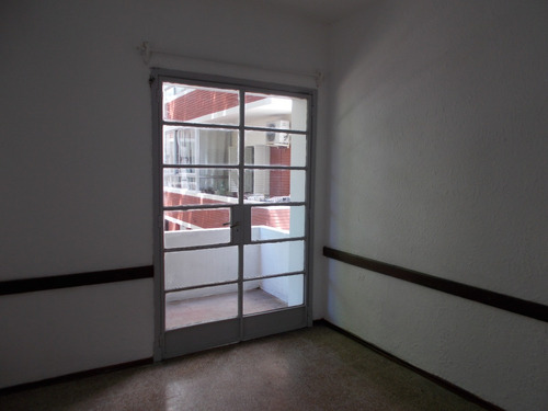 2106 Apto Dos Dorm. 1ero Por Escalera 56m2 Balcon