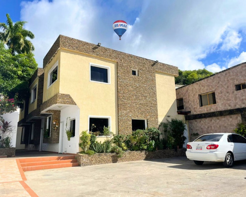 Re/max 2mil Vende Townhouse En Res. Los Chaguaramos, Sector La Fuente, Mun. Antolín Del Campo, Isla De Margarita, Edo. Nueva Esparta