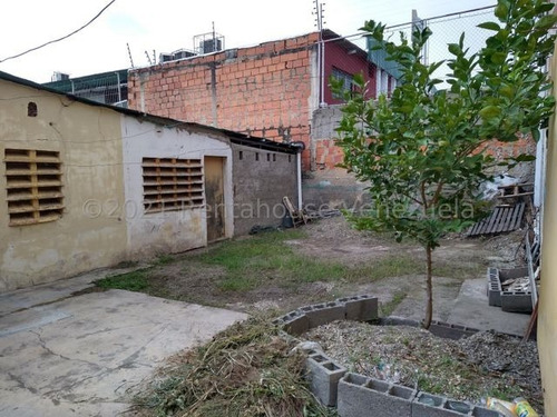 Imagen 9 de 30 de Casa Comercial En Venta Zona Centro Este Barquisimeto, Zona Comercial, Gas Directo Por Tuberias, No Falta Servicio Electrico. Inf. 0424-5620928 Flex 22-11859 Z18
