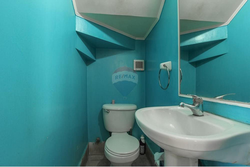 Casa En La Florida: Espacio Y Comodidad