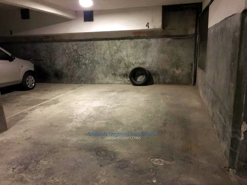 Venta Espectacular Ofician En Ciudad Vieja, Con Gge. Napole