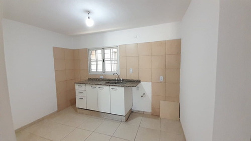 Casa Tipo Ph 3 Ambientes Muy Comodo En Castelar