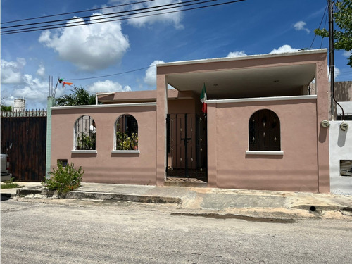 Casa De Una Planta En Venta, Dentro La Ciudad, Mérida,204
