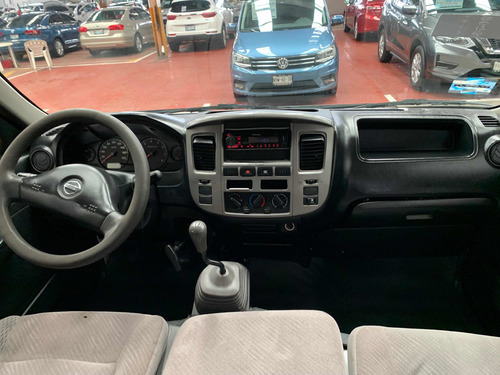 Imagen 10 de 12 de Nissan Urvan Pasajeros Std 5 Vel Ac 2012
