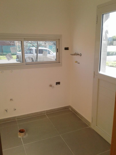 Imagen 16 de 23 de Casa 5 Ambientes 2 Plantas A La Lagun Super Precio Canton !!