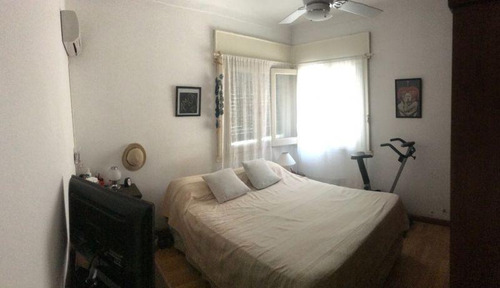 Casa En Venta - 2 Dormitorios 2 Baños - Cochera - 381mts2 - Temperley