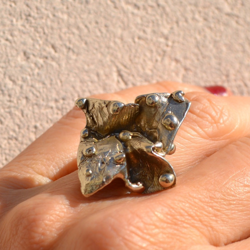 Imagen 2 de 7 de Anillo Flor, Texturas Modeladas A Mano, Macizo De Alpaca