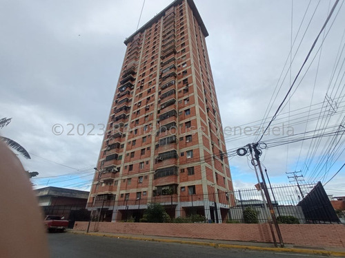 Apartamento En Venta Centro Cagua Torre Cuatricentenaria Puo23-20931