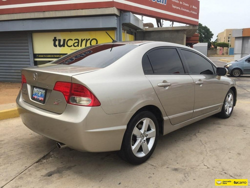 Honda Civic .