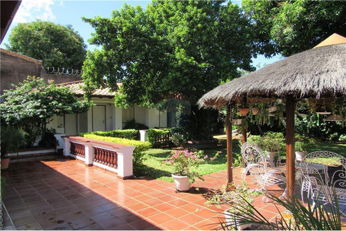 Imagen 13 de 14 de Vendo Imponente Residencia En Fernando De La Mora: 8 Cuartos