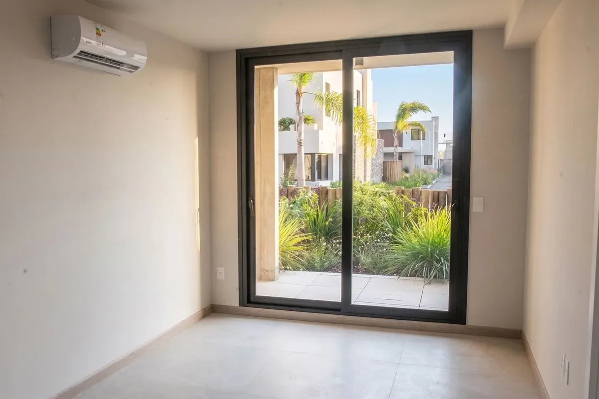 Apartamento En Alquiler En Carrasco 10239, A Estrenar, Con Jardín Y Amenities Premium · Foto 2