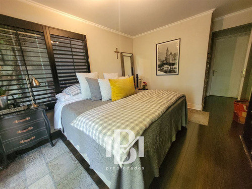 Casa En Venta De 5 Dorm. En Lo Barnechea