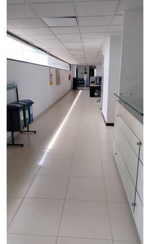 Oficina 216 M2 En Arriendo, Centro Internacional