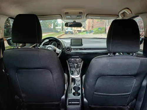 Mazda 2 Turing automatico