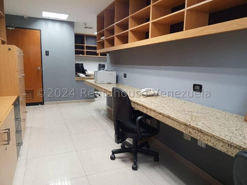 En Alquiler Excelente Oficina, *24-- 19-- 829* En Centro De Barquisimeto, Maria, Ideal Para Abogados, Contadores, Boraure, Linea Cantv, Alarmas, Porton Electrico.