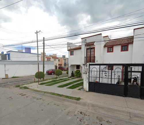 Casa En Recuperacion En La Colonia El Cantar Gto. Sh05