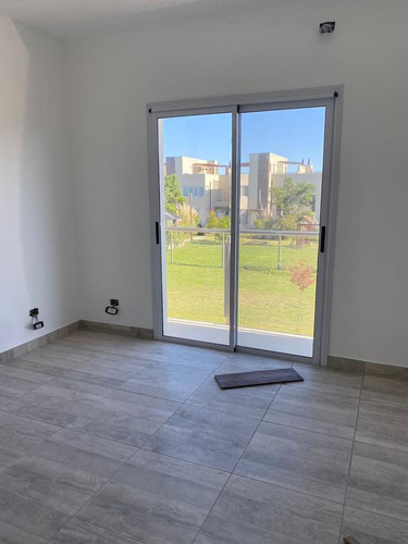 Imagen 3 de 5 de Venta De Casa 3 Ambientes En Barrio Green Houses Gutemberg Y Rosetti San Miguel