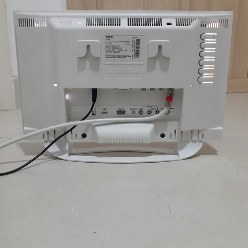 Imagem 5 de 5 de Tv Cce Led 14 Portatil Com Bom Estado
