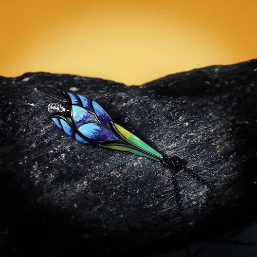 Imagen 4 de 6 de Collar Con Dije De Flor De Loto Azul Esmaltada Con Circonias