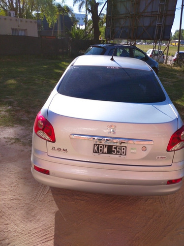 Peugeot 207 1.4 Sedan Hdi Xr 2011
