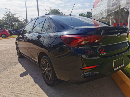 Imagen 3 de 10 de Chevrolet Onix 2021