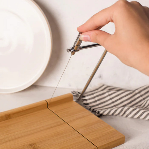 Tabla De Bamboo Con Corta Queso Premium Cortante De Acero Color Marrón Claro