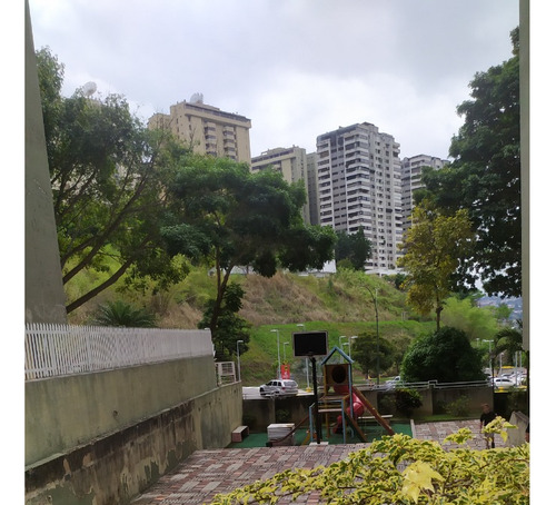 Venta De Apartamento En Lomas De Prado Del Este, Alto Prado. Avp