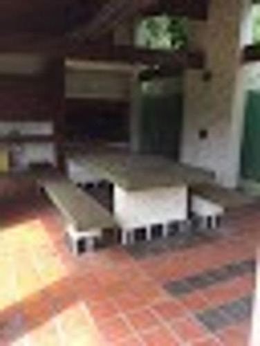 Casa Tipo Quinta En Moreno De 4 Ambientes