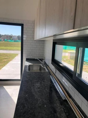 Imagen 19 de 30 de Magnifica Casa En Venta De 4 Ambientes En Barrio Santa Inés - Canning