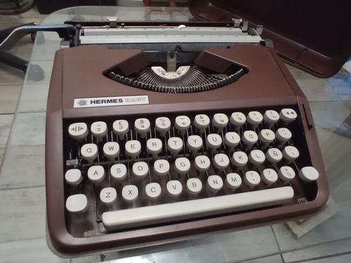 Máquina De Escribir Con Valija  Funcionando Exelente Estado 