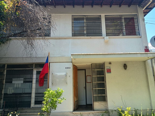 Casa En Venta De 4 Dorm. En Las Condes