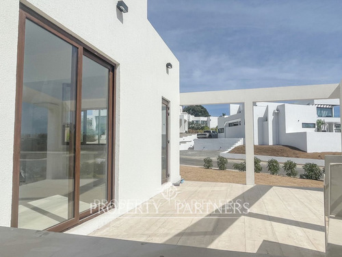Maravillosa Casa Nueva A La Venta En Marbella